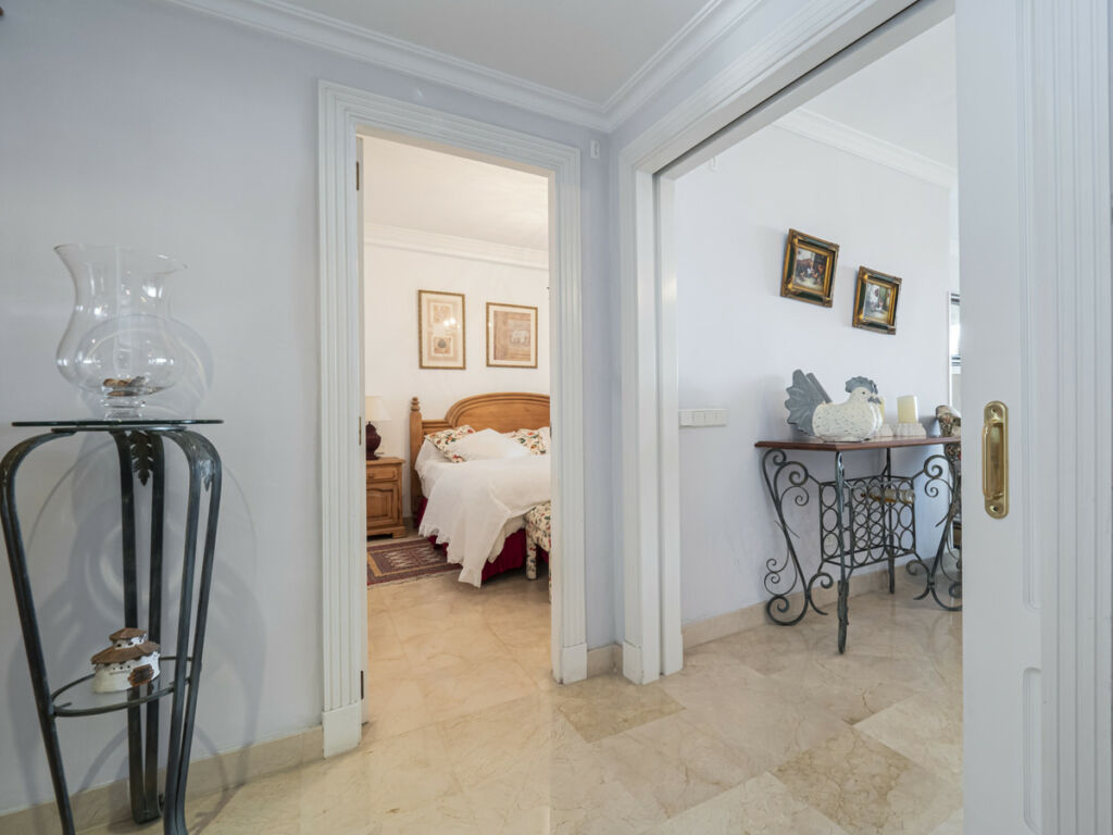 Middle Floor Apartment Puerto Banús Málaga - image 12