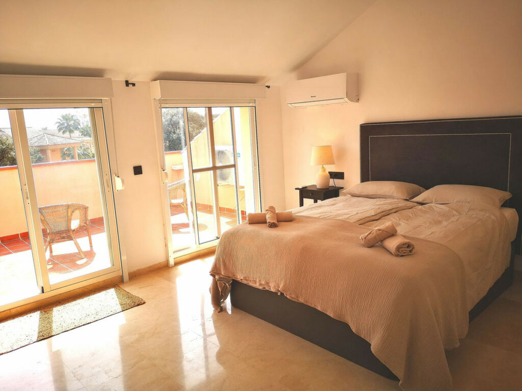 Penthouse Duplex Elviria Málaga - image 12
