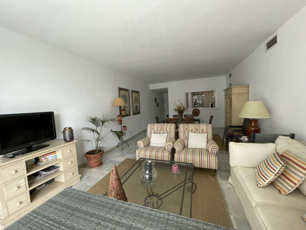 Middle Floor Apartment Estepona Málaga - image 12