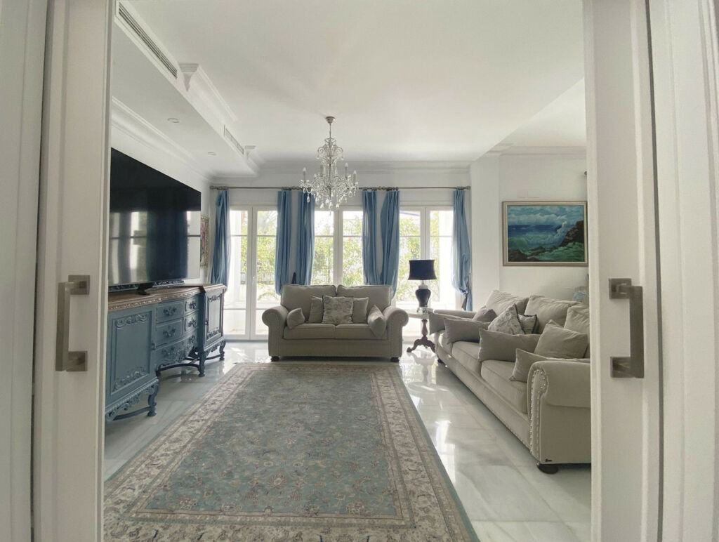 Detached Villa Marbella Málaga - image 11