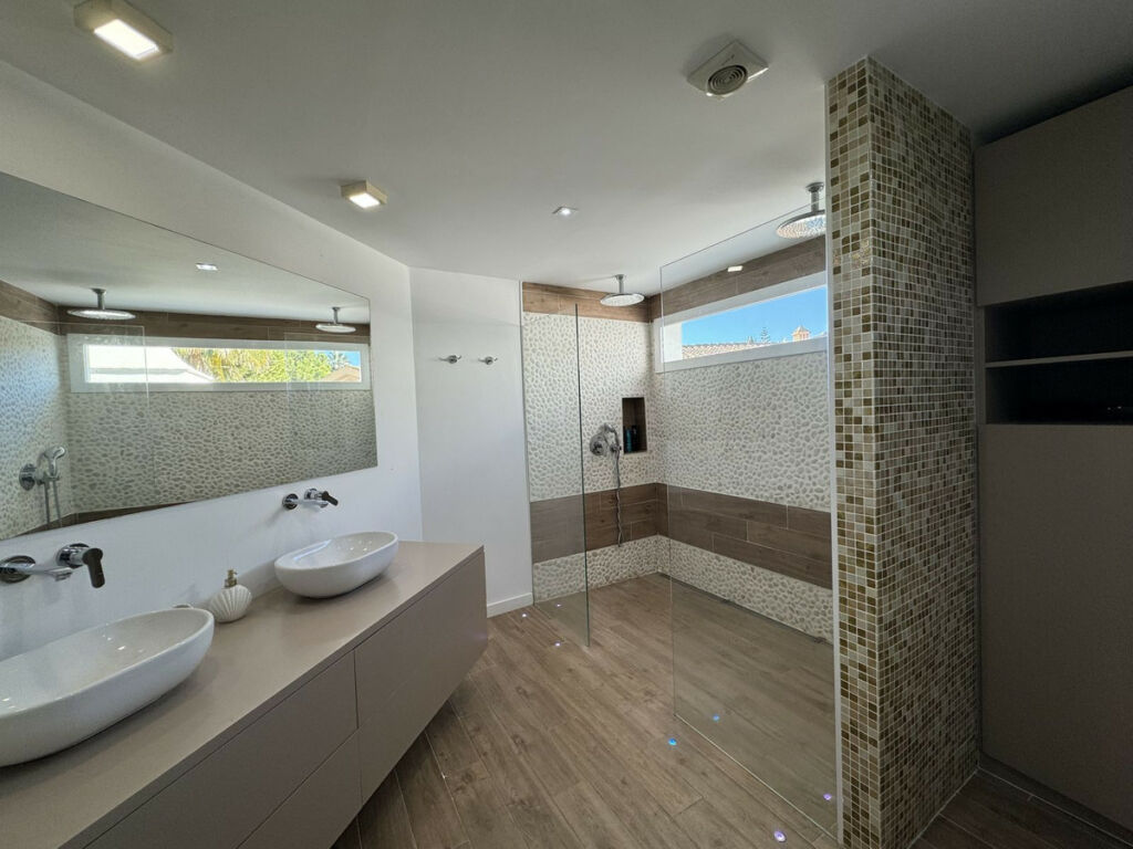 Detached Villa Bahía de Marbella Málaga - image 12