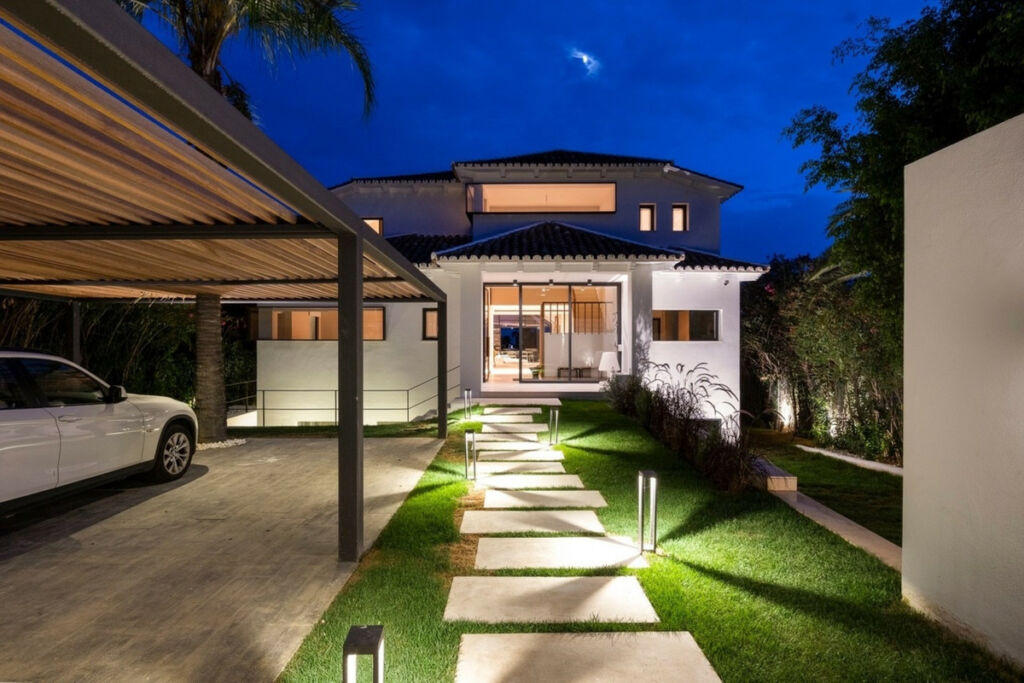 Detached Villa Nueva Andalucía Málaga - image 12