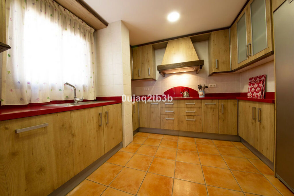Detached Villa Estepona Málaga - image 12