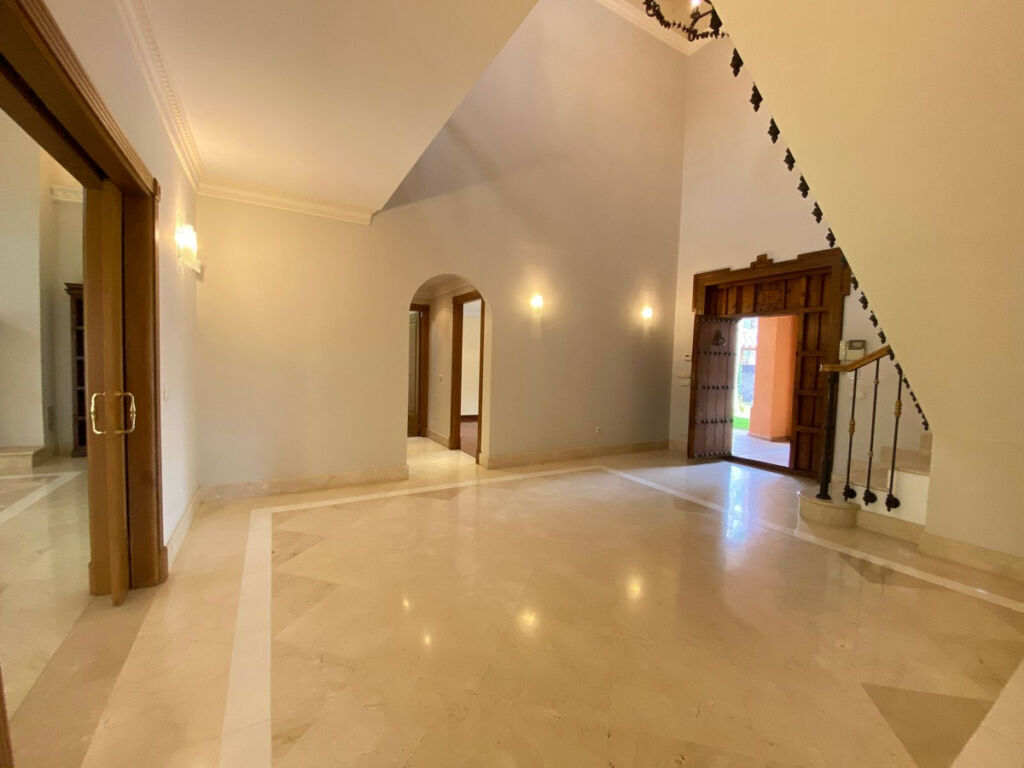 Detached Villa Sierra Blanca Málaga - image 17