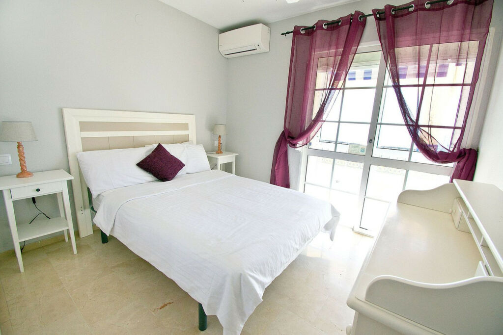 Middle Floor Apartment Torrenueva Málaga - image 11