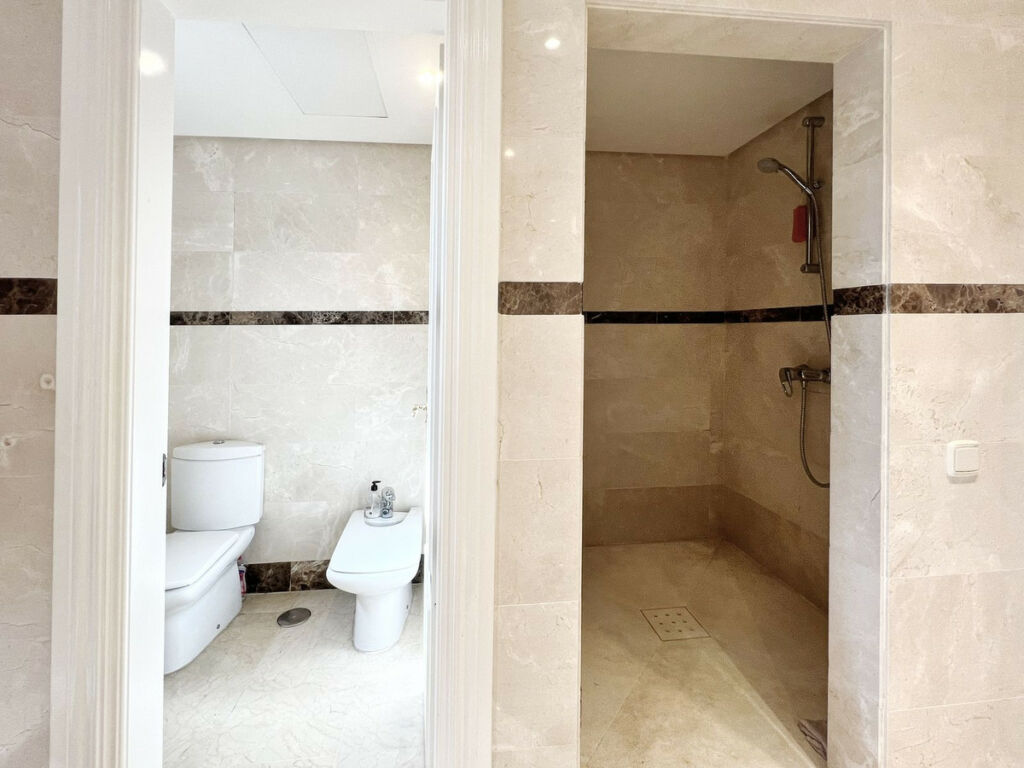 Penthouse Duplex Nueva Andalucía Málaga - image 13