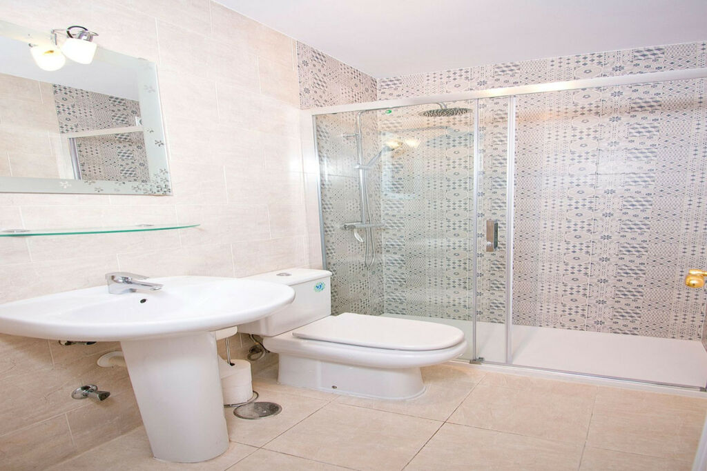 Middle Floor Apartment Torrenueva Málaga - image 12