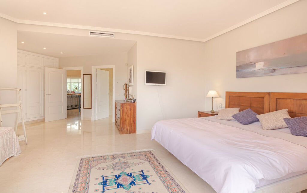Detached Villa Benahavís Málaga - image 13
