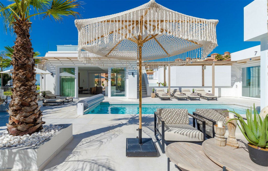 Detached Villa Riviera del Sol Málaga - image 13