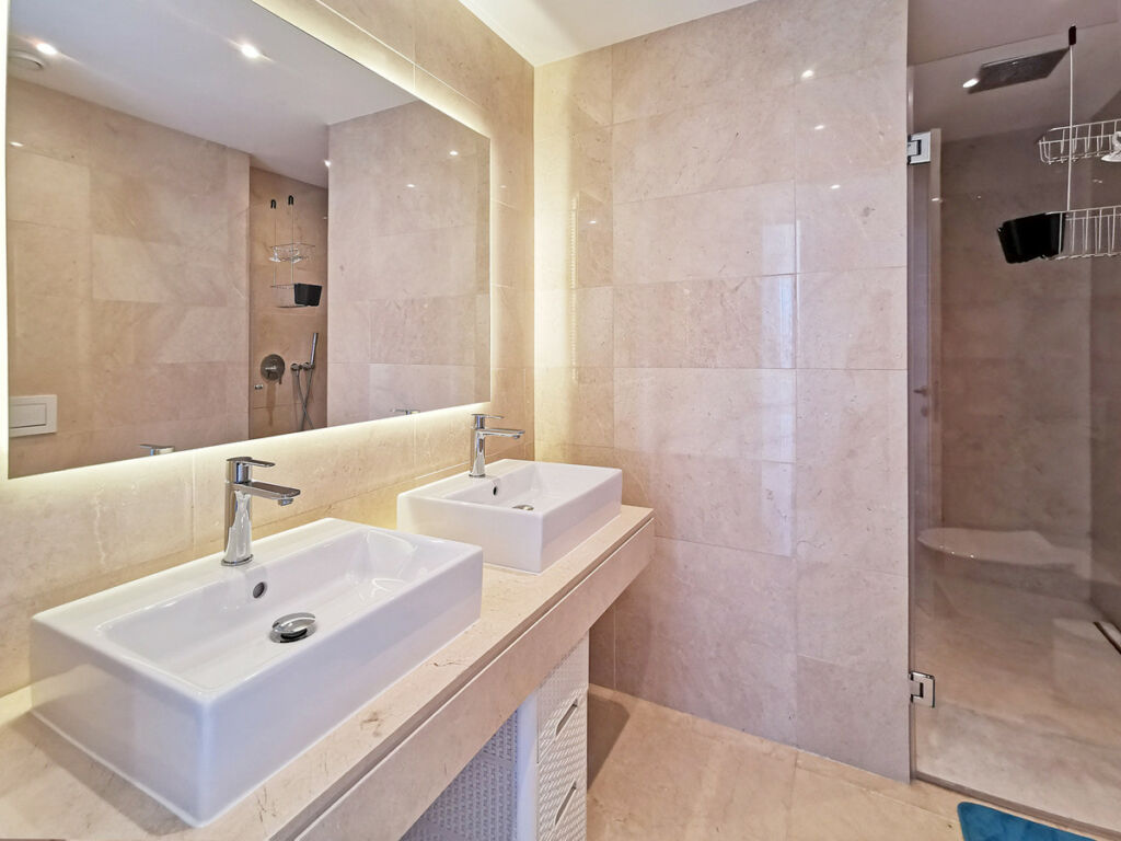 Middle Floor Apartment Cabopino Málaga - image 13