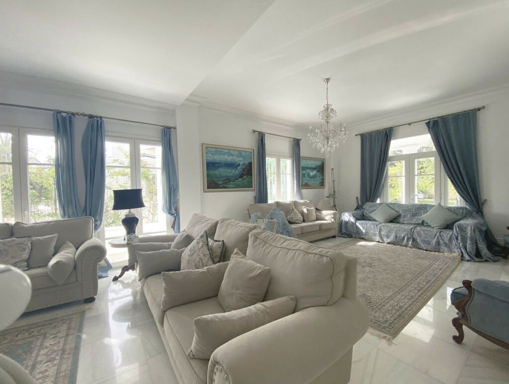 Detached Villa Marbella Málaga - image 12