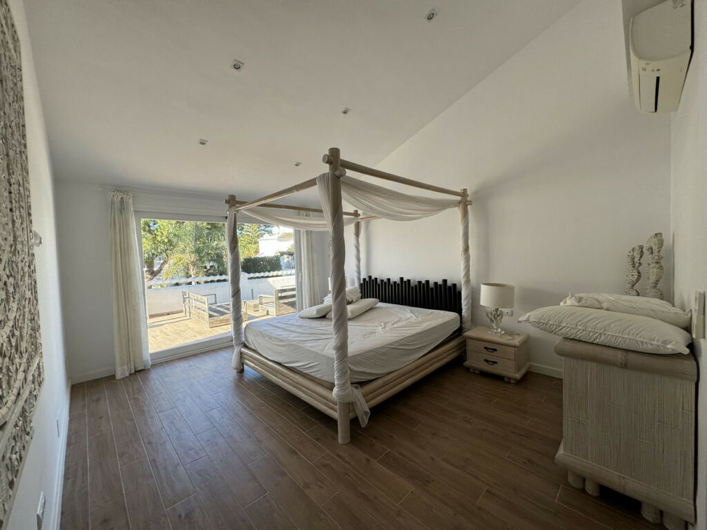 Detached Villa Bahía de Marbella Málaga - image 13