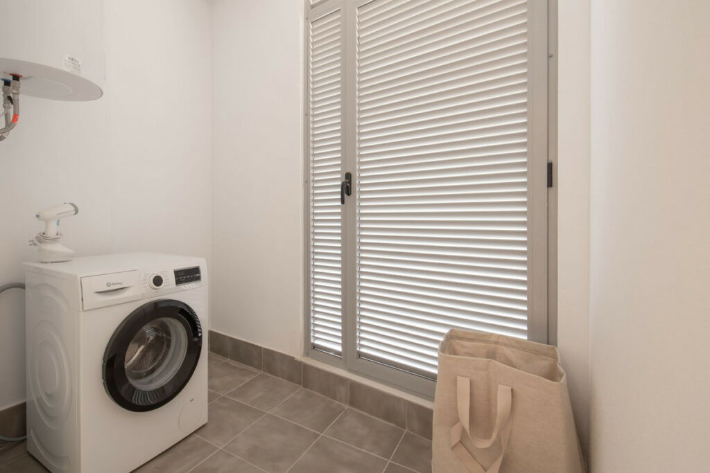 Middle Floor Apartment La Campana Málaga - image 13
