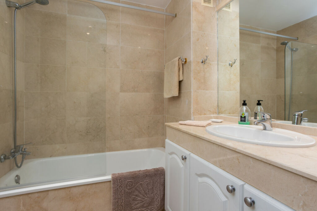 Top Floor Apartment San Pedro de Alcántara Málaga - image 13