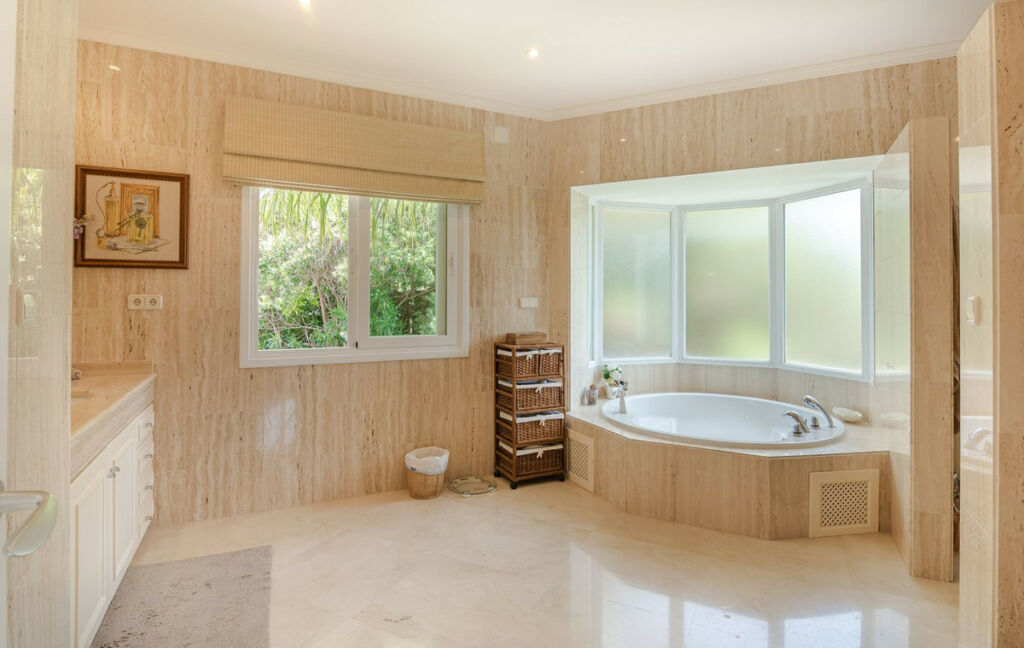Detached Villa Benahavís Málaga - image 14