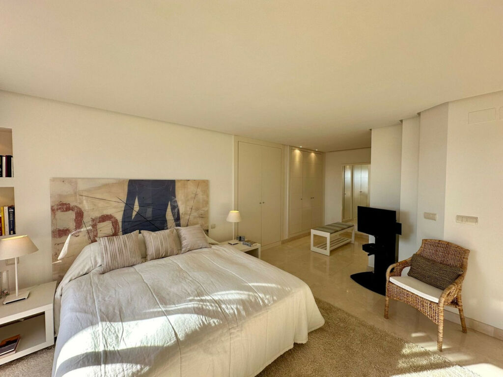 Penthouse Duplex Nueva Andalucía Málaga - image 12
