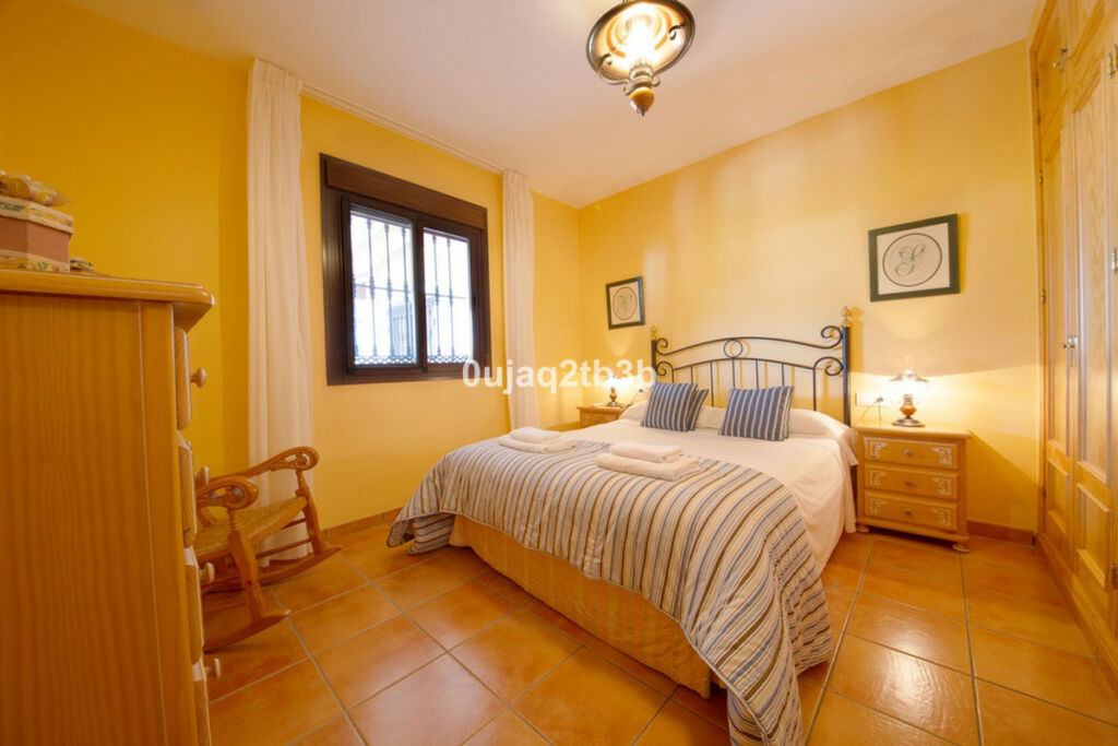 Detached Villa Estepona Málaga - image 14