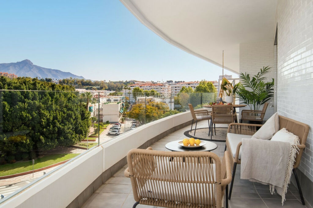Middle Floor Apartment La Campana Málaga - image 14