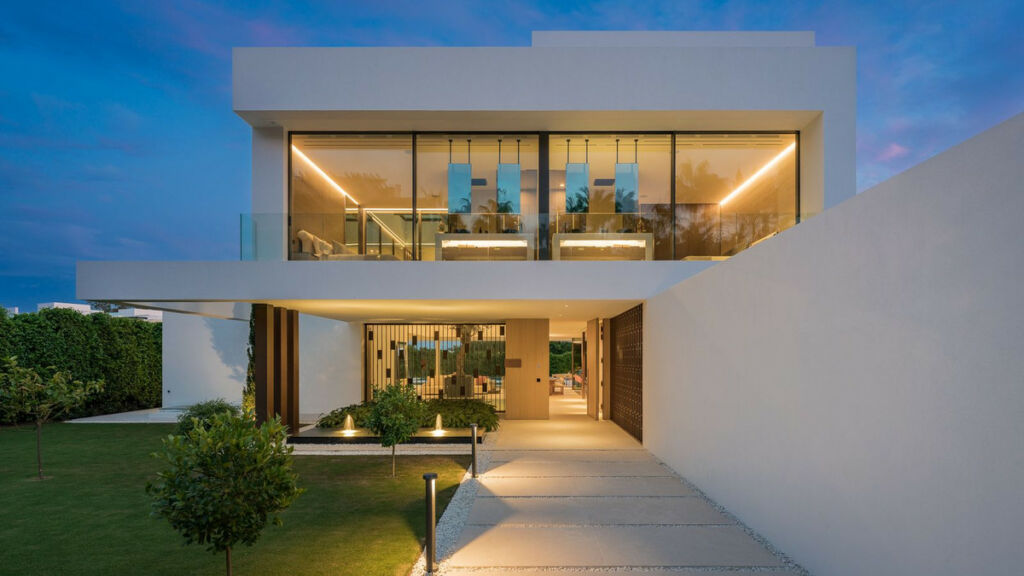 Detached Villa The Golden Mile Málaga - image 14