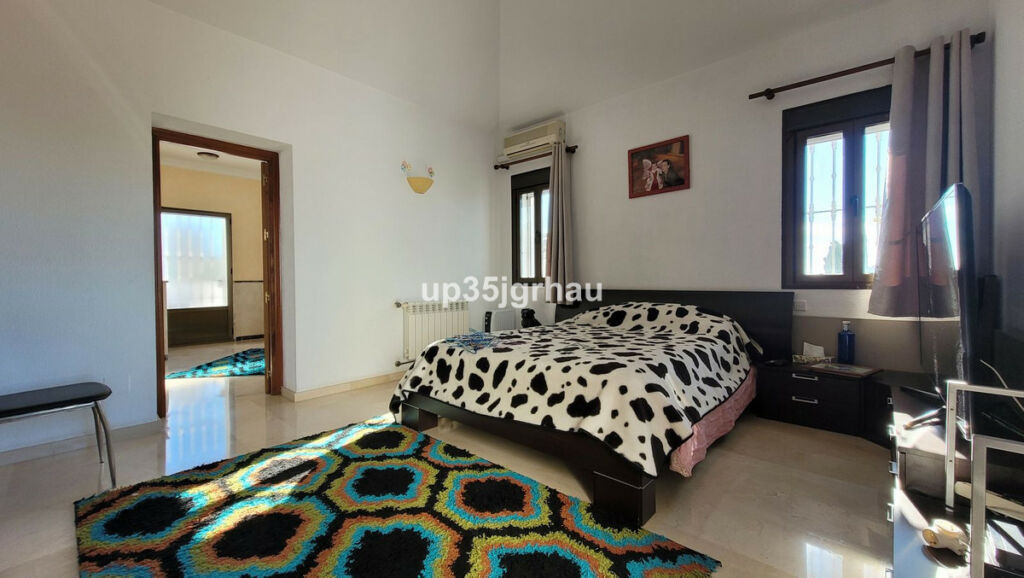 Detached Villa Bel Air Málaga - image 14