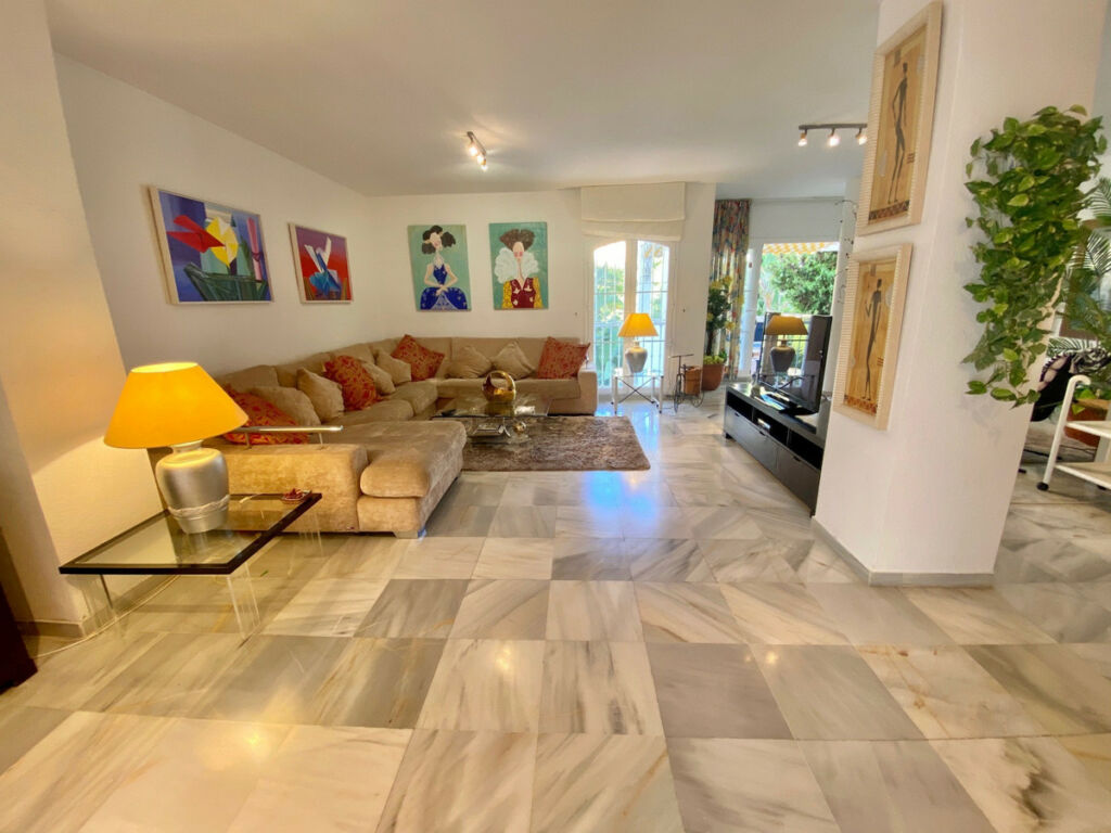 Middle Floor Apartment Nagüeles Málaga - image 14