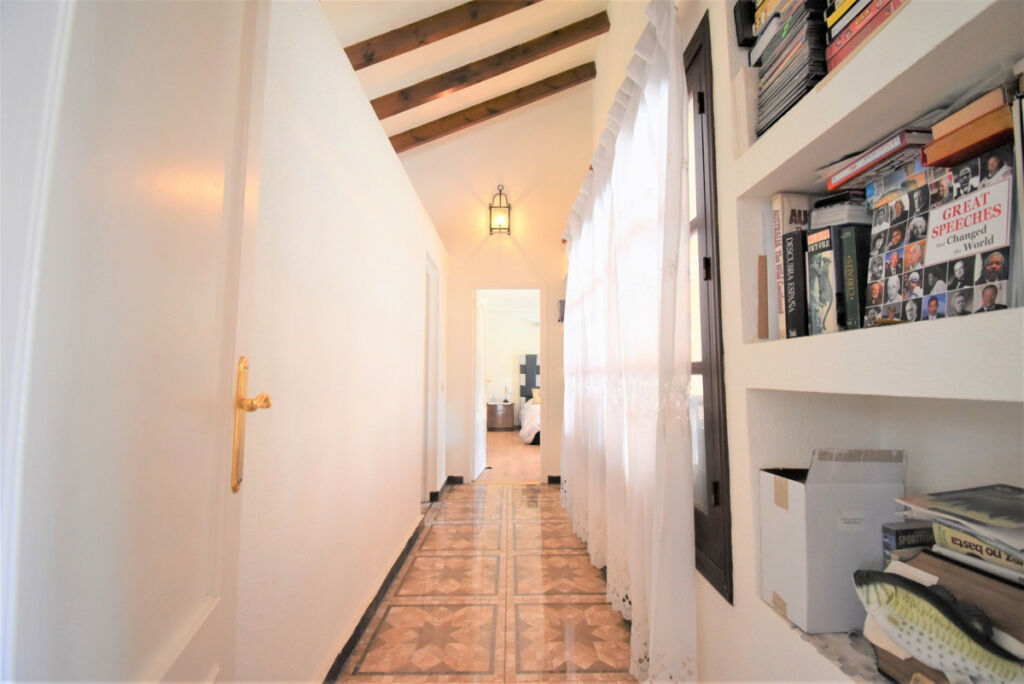 Detached Villa Villamartin Alicante - image 15