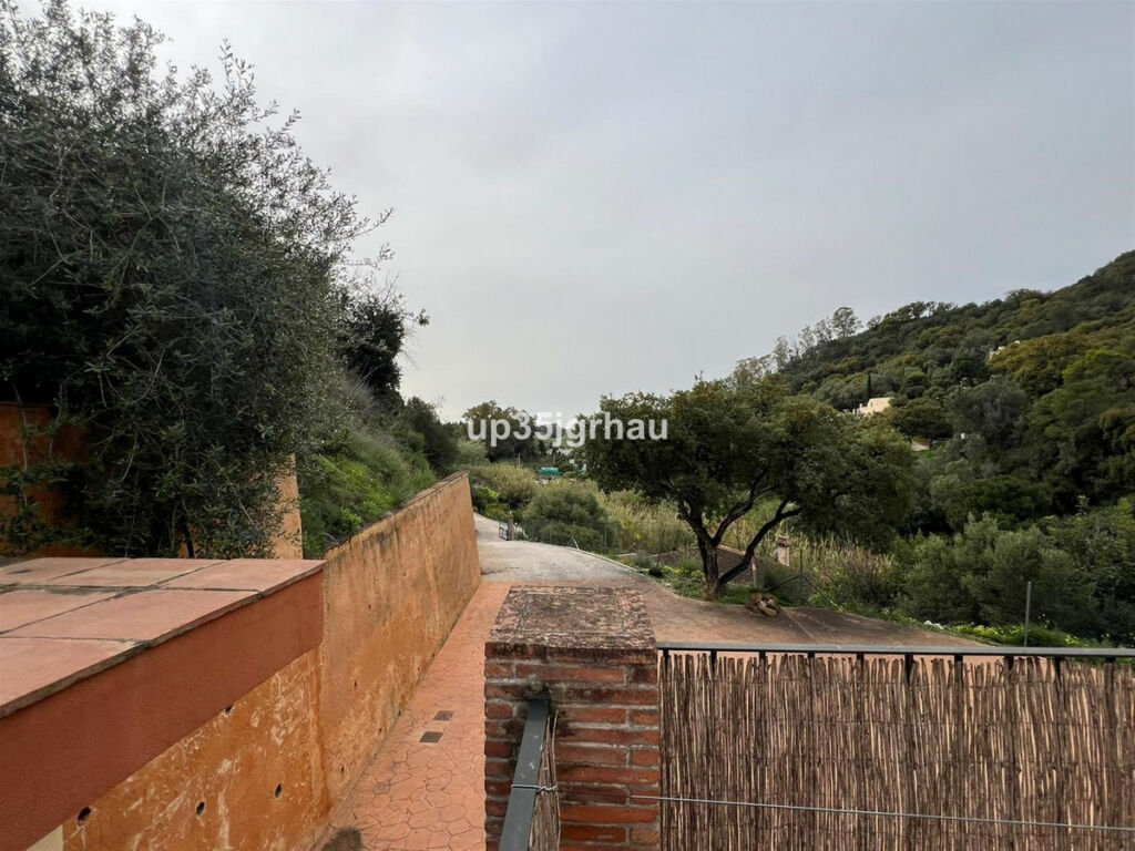 Detached Villa Estepona Málaga - image 15