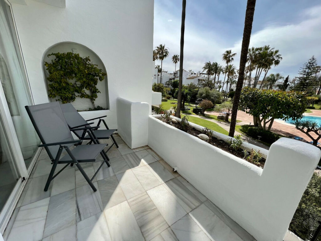 Middle Floor Apartment Estepona Málaga - image 15