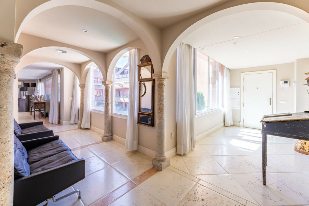 Penthouse Nueva Andalucía Málaga - image 12