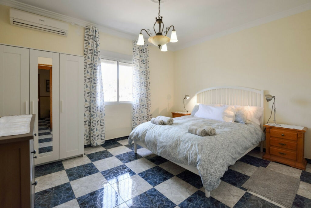 Detached Villa La Viñuela Málaga - image 15