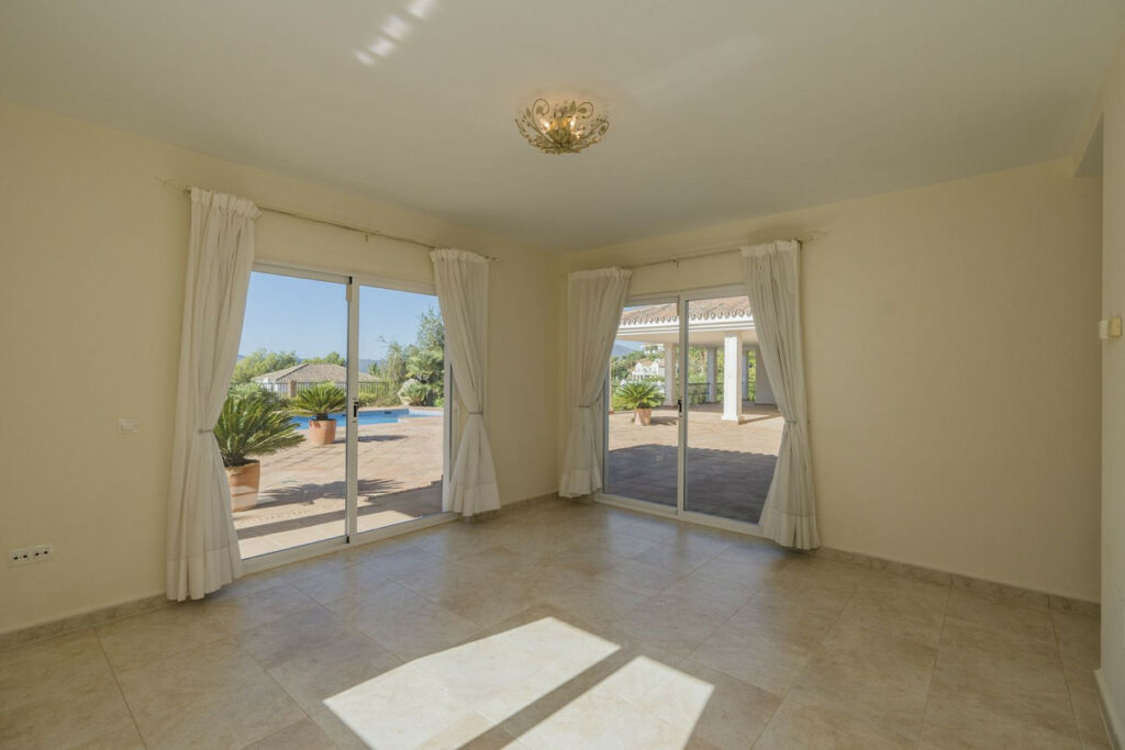 Detached Villa Valtocado Málaga - image 16