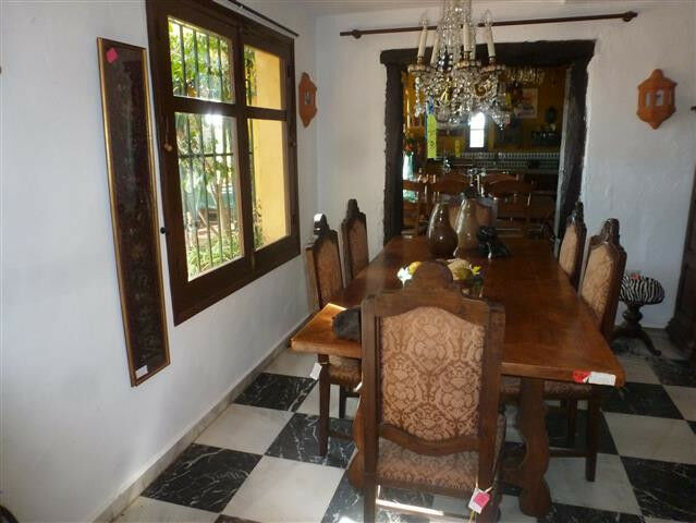 Detached Villa Estepona Málaga - image 12