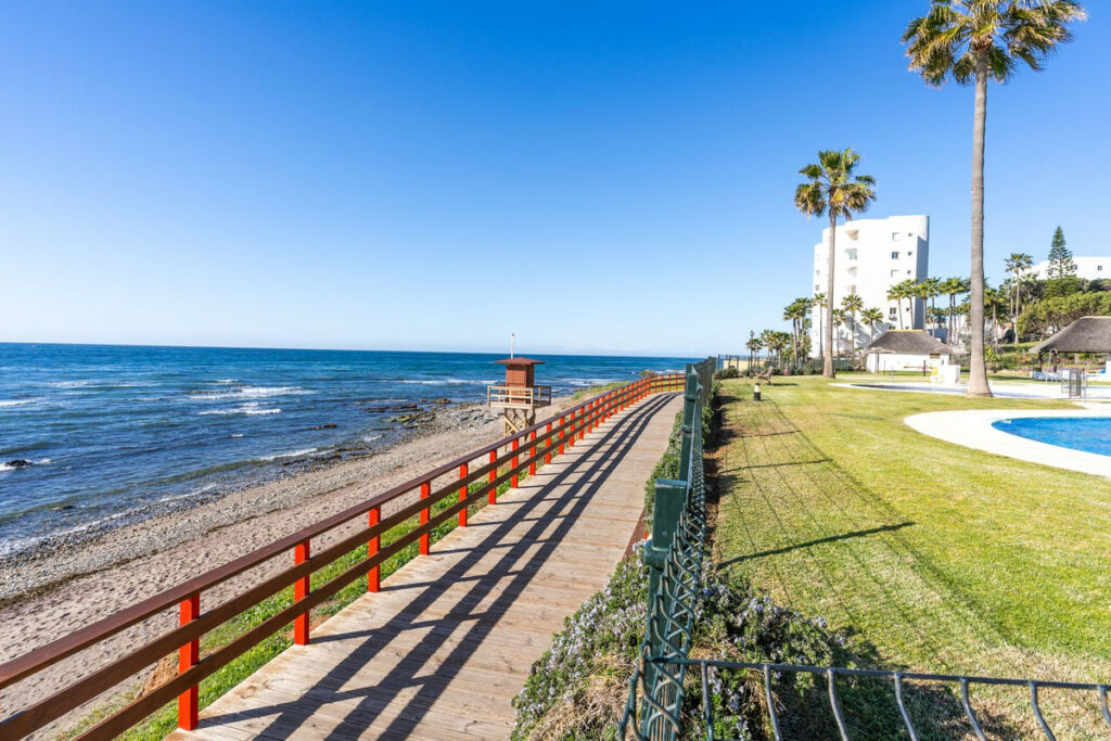 Middle Floor Apartment Calahonda Málaga - image 16