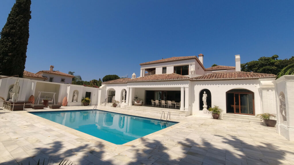 Detached Villa El Paraiso Málaga - image 18
