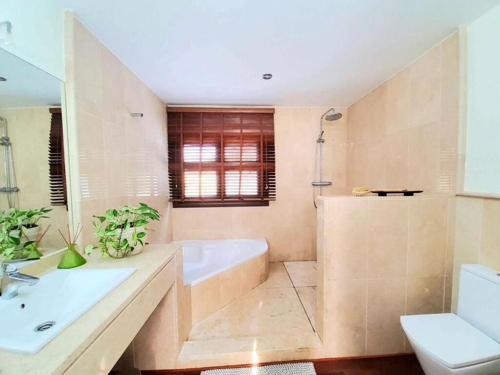 Detached Villa Torreguadiaro Cádiz - image 16