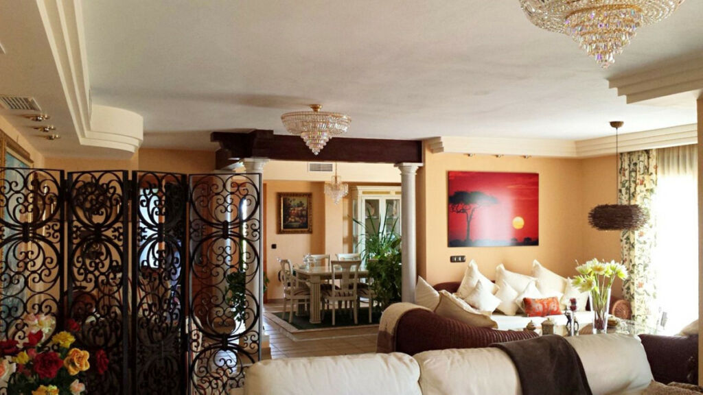 Detached Villa Estepona Málaga - image 16