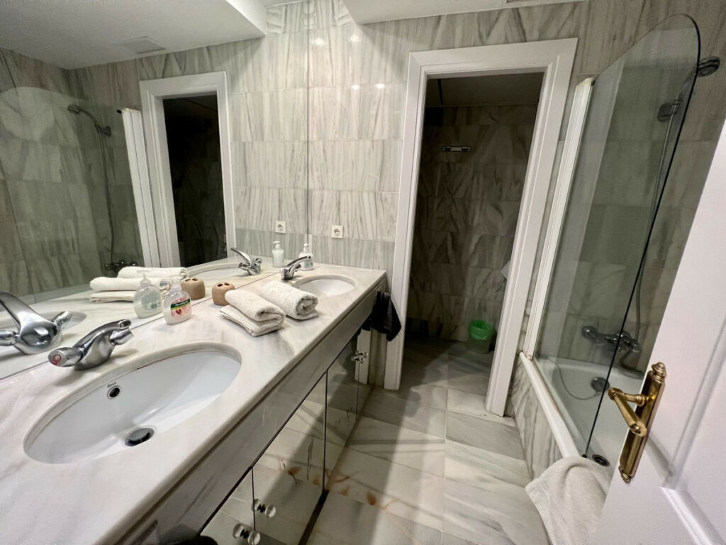 Middle Floor Apartment Estepona Málaga - image 16