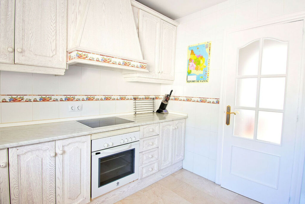 Middle Floor Apartment Torrenueva Málaga - image 14