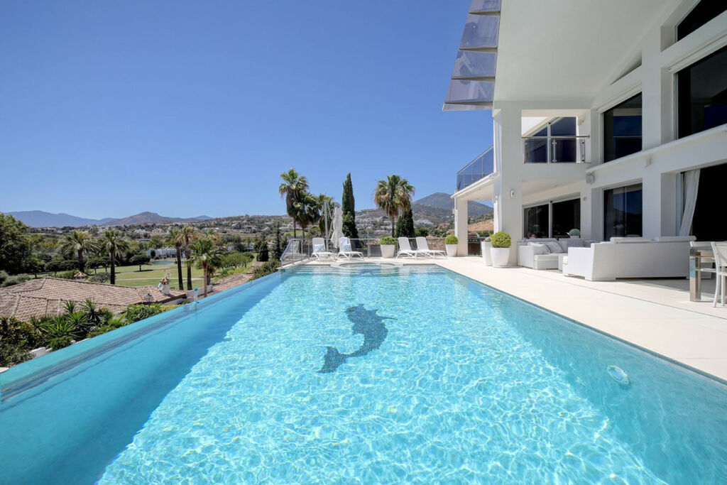 Detached Villa Nueva Andalucía Málaga - image 16