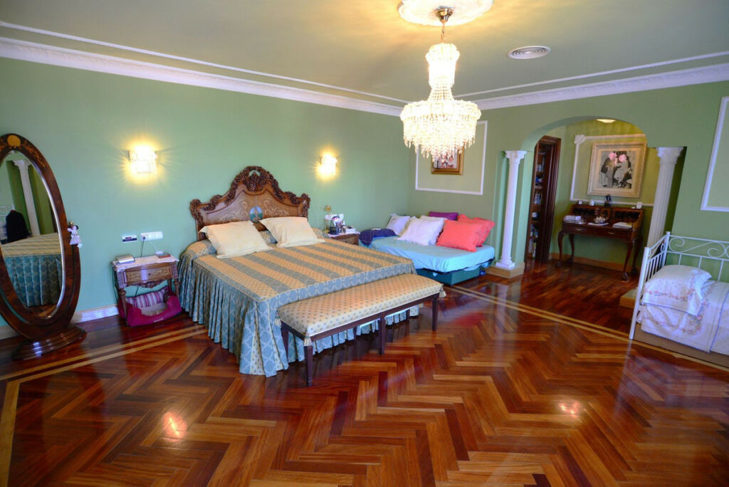 Detached Villa Málaga Este Málaga - image 17