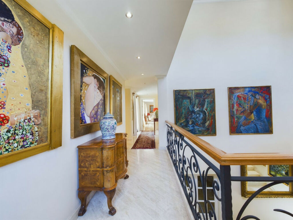Detached Villa Nueva Andalucía Málaga - image 17