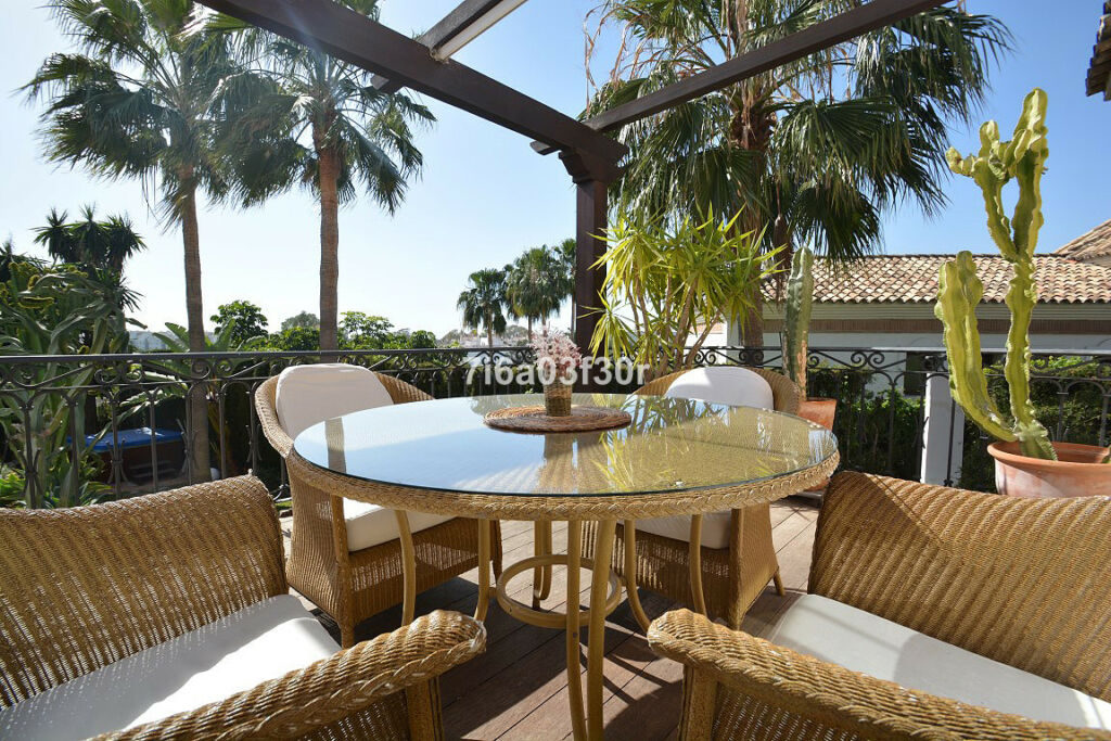 Detached Villa Nueva Andalucía Málaga - image 17