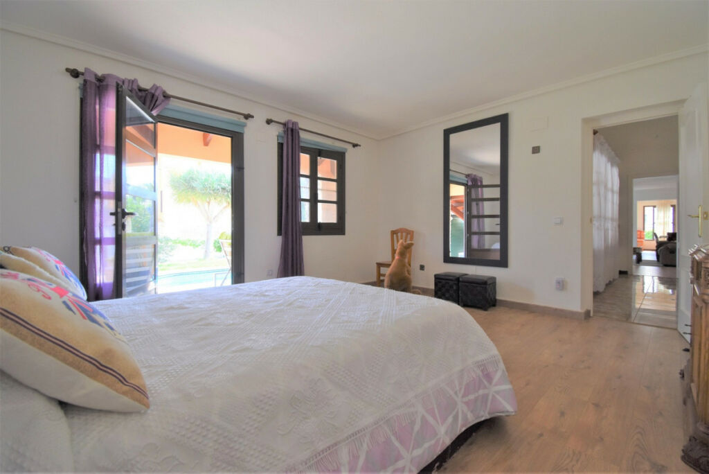 Detached Villa Villamartin Alicante - image 17