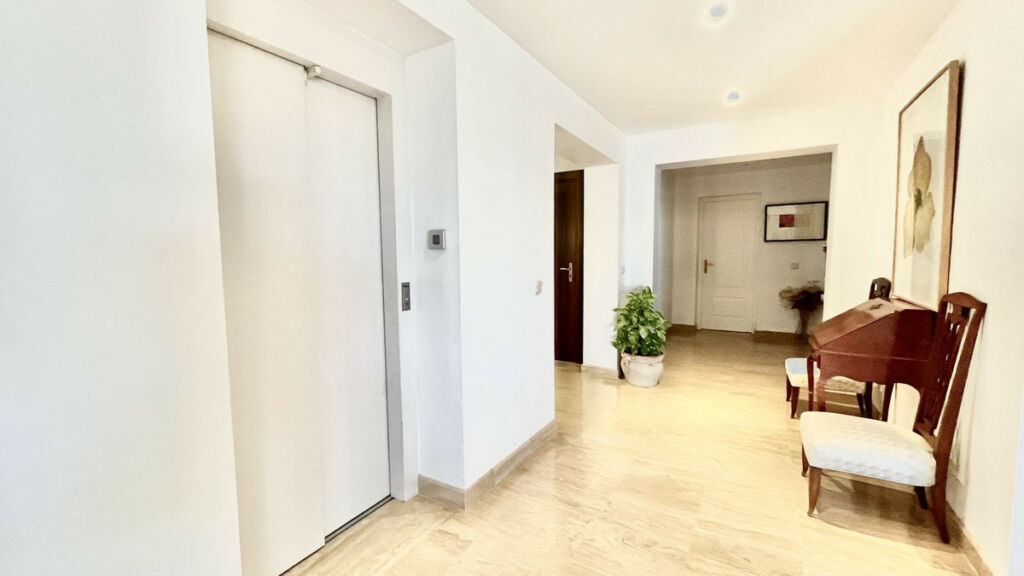 Penthouse Río Real Málaga - image 17