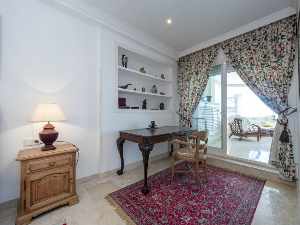 Middle Floor Apartment Puerto Banús Málaga - image 17