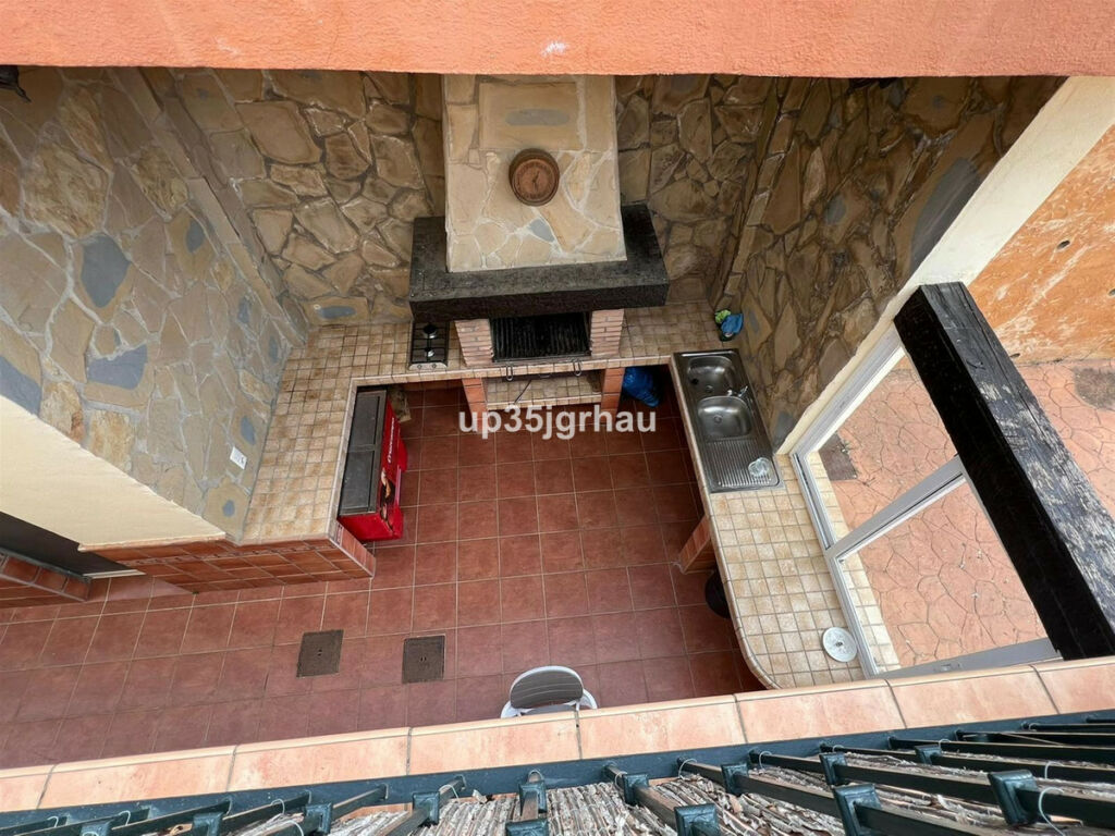 Detached Villa Estepona Málaga - image 17