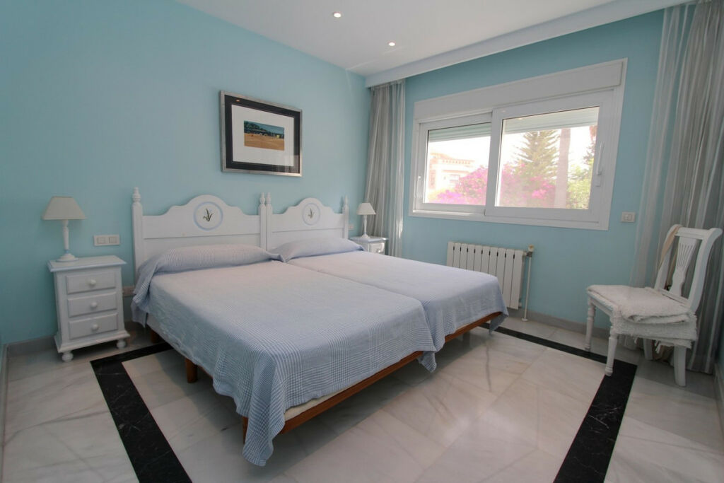 Detached Villa San Pedro de Alcántara Málaga - image 17