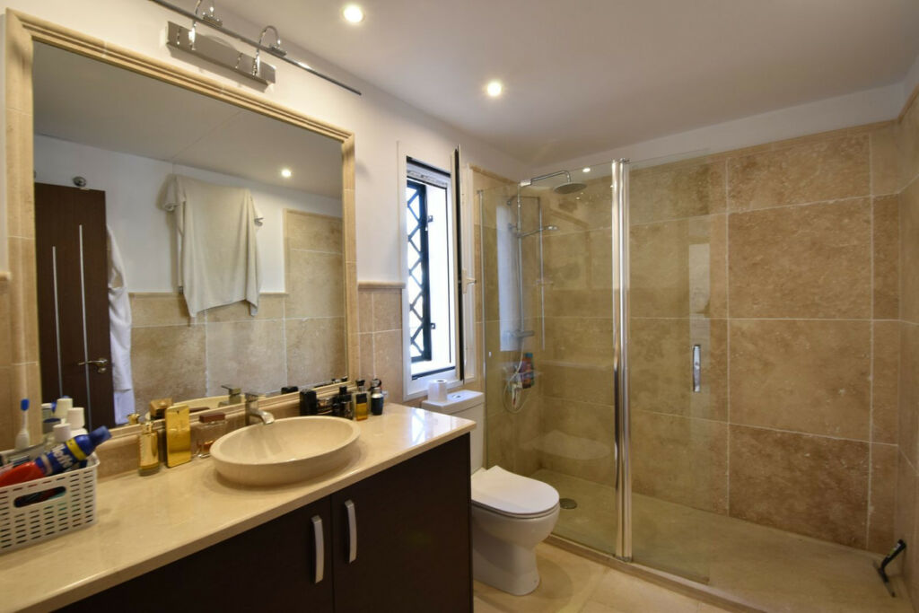 Townhouse Nueva Andalucía Málaga - image 17