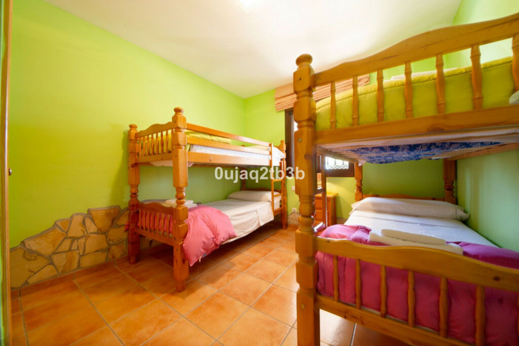 Detached Villa Estepona Málaga - image 17