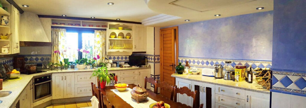 Detached Villa Estepona Málaga - image 18
